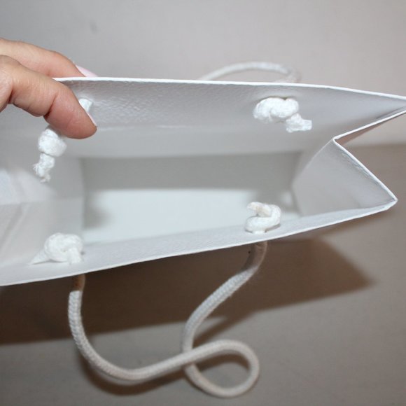 AUTHENTIC DIOR WHITE PAPER BAG TEXTURED - Picture 5 of 5